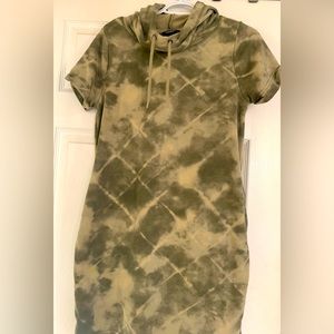 HOODED CAMO SWEATER DRESS